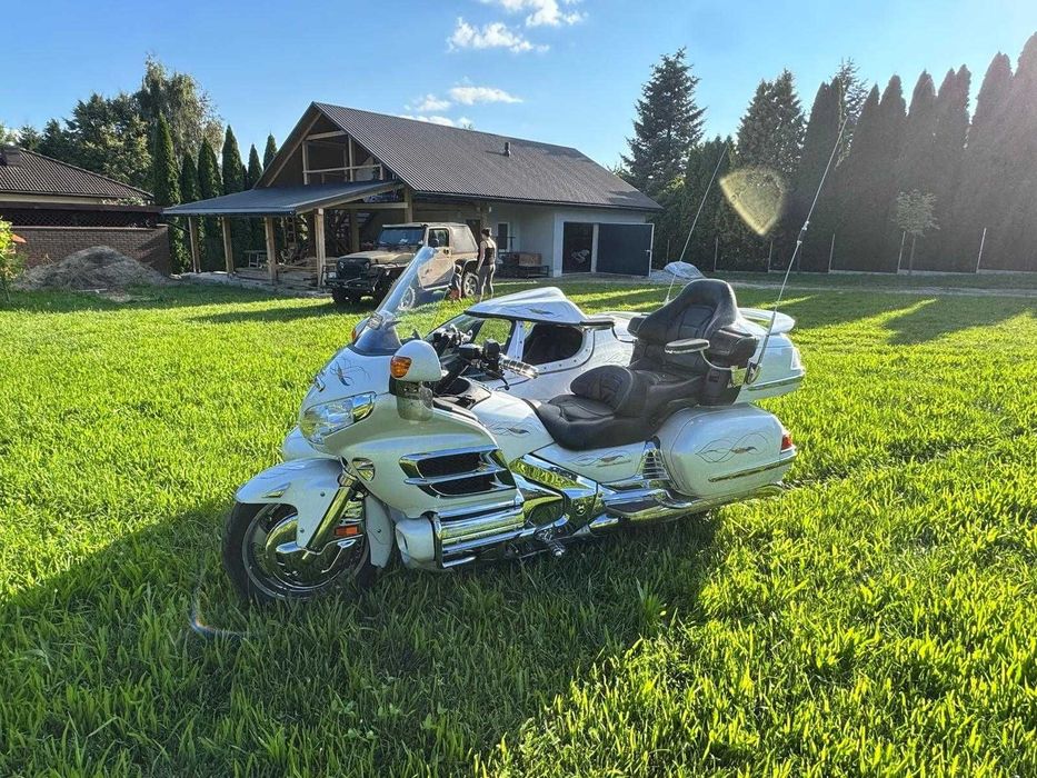 Inchiriez / vand   Yamaha XV 1900  Stratoliner/Honda Goldwing  ambele