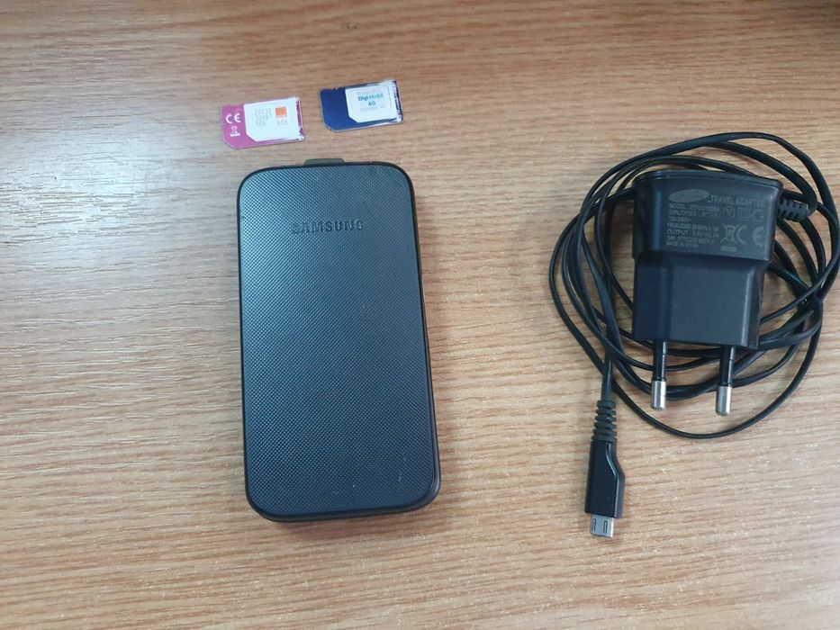 telefon Samsung GT-C3520 LCD color clapeta butoane mari argintiu seni