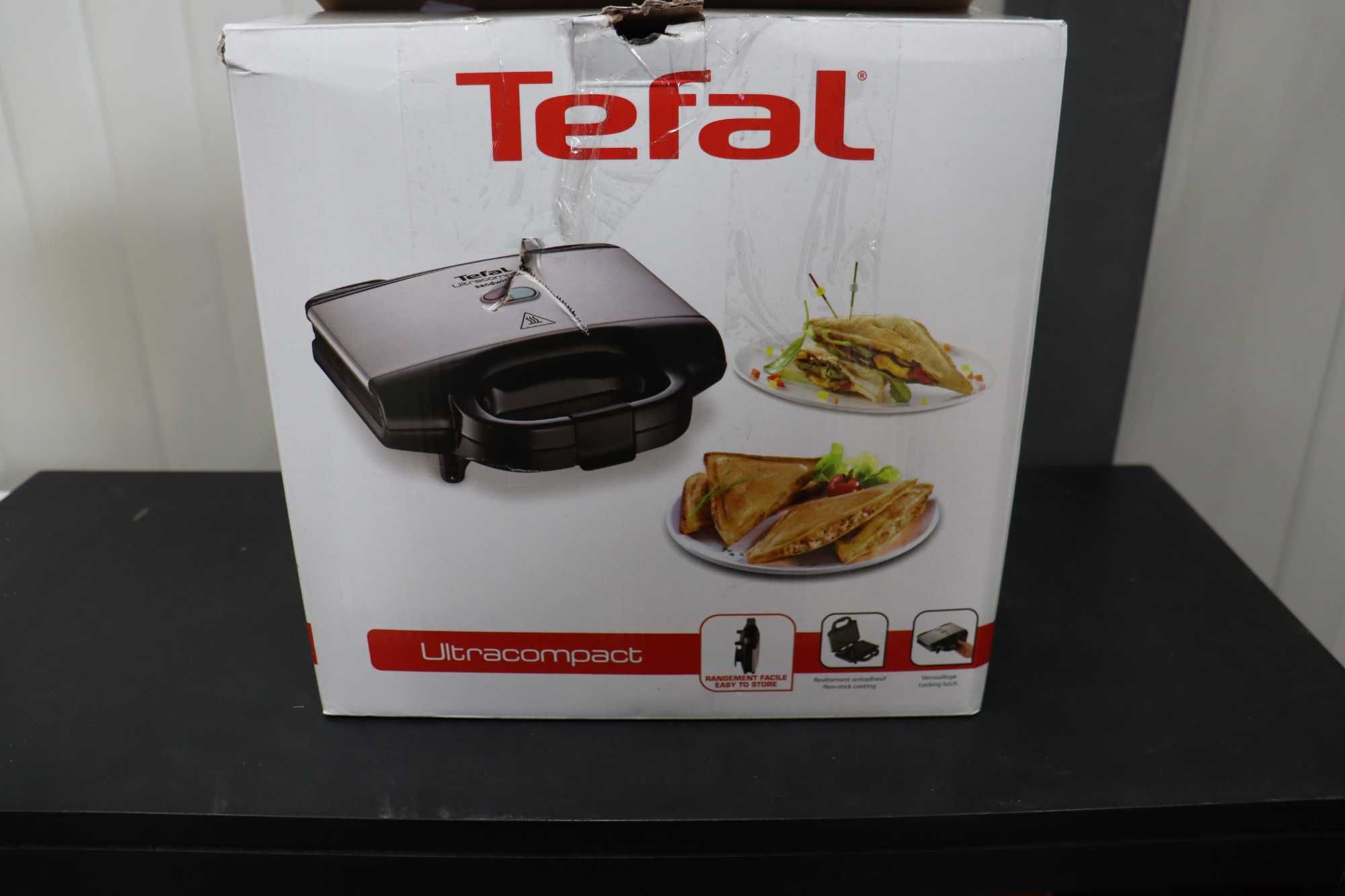 Уред за сандвичи Tefal Ultracompact 700W Незалепващи плочи, лек ДЕФЕКТ