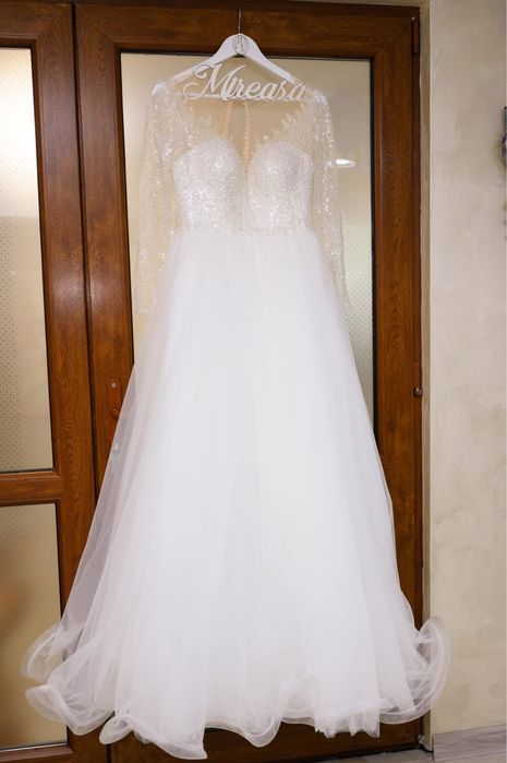 Rochie de mireasa, costum de mire