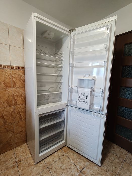 Combina Frigorifica Beko 200cm