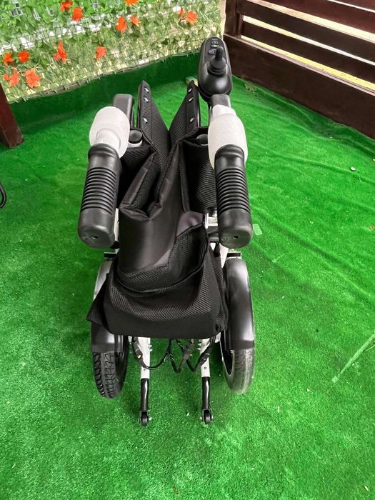 Cărucior electric pentru persoane cu dizabilități