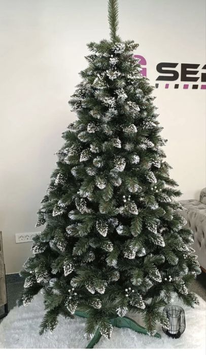 Brad artificial! Sunt noi sigilate