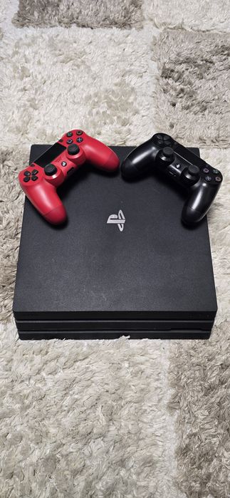Vând PlayStation 4 PRO
