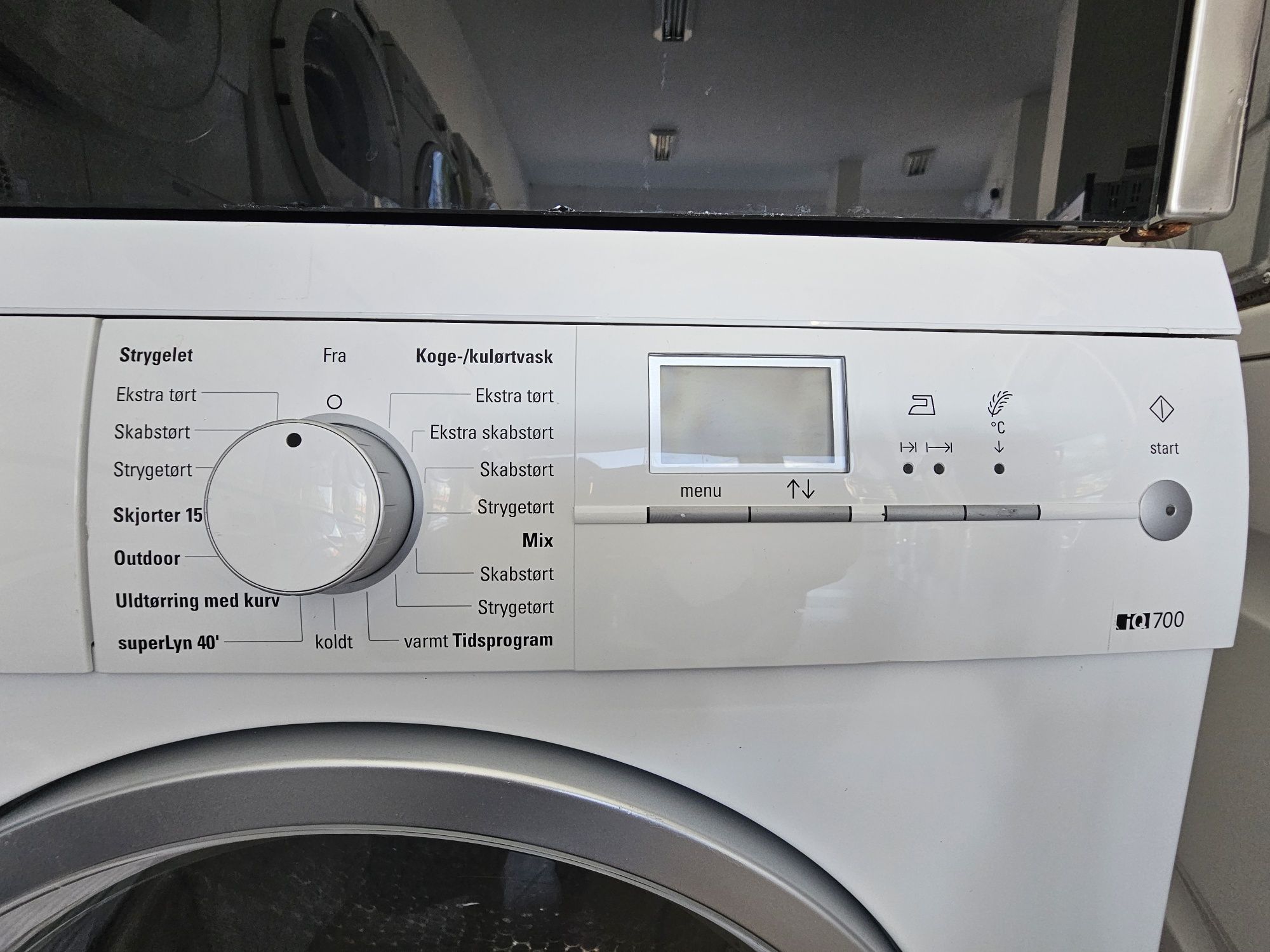 Сушилня с термопомпа Siemens iQ700