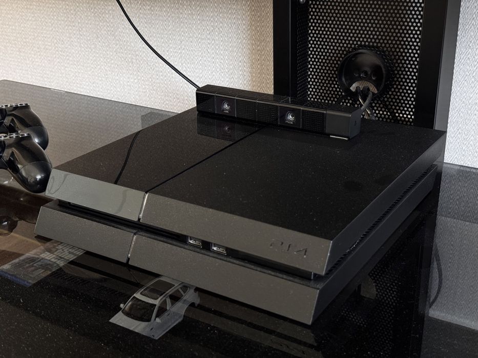 Playstation 4 +2 джойстика и камера playstation VR