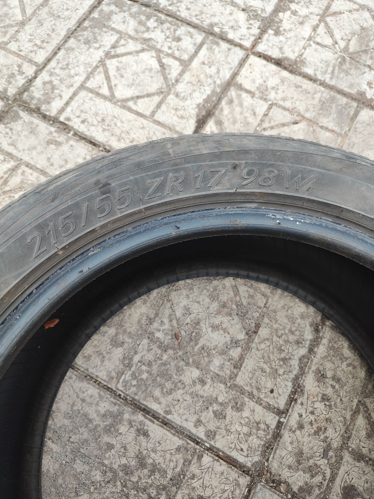 Продам шины 215/55R17