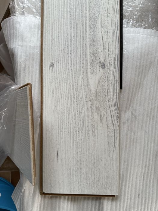 Vand parchet laminat utilizat