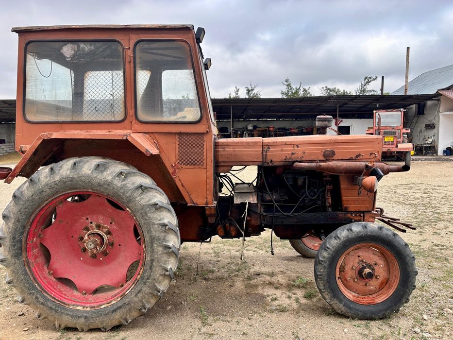 Vând tractor U650