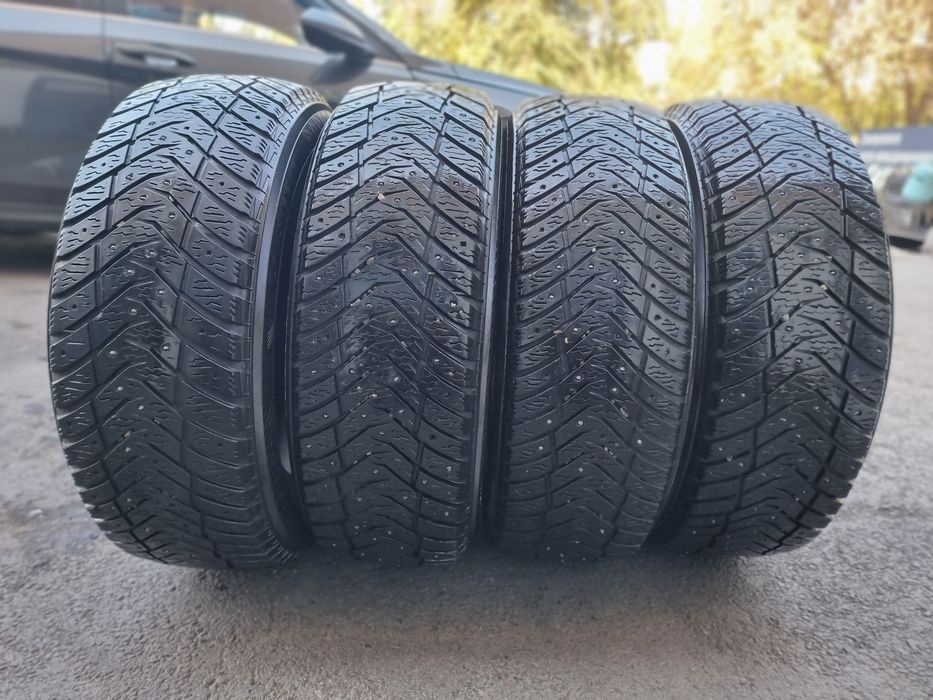Комплект зимних шин 205/60/16