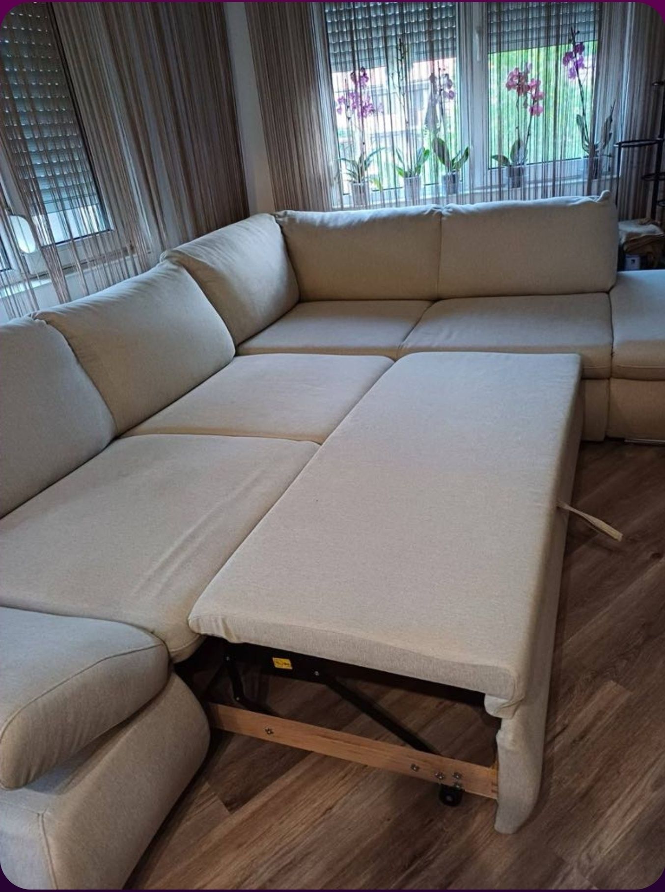 Разтегателен диван бял плат с размери 300/224/100