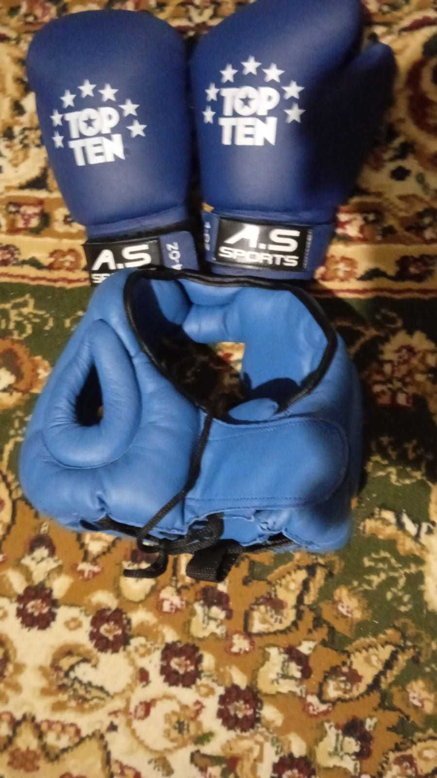 Продам спортивные  перчатки и защитный шлем для бокса
