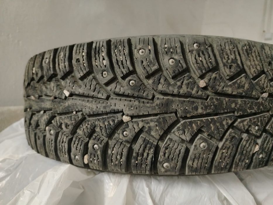 Продам шипованные шины