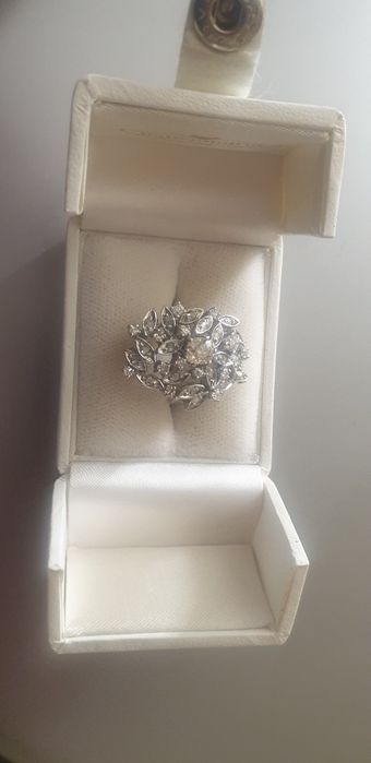 Пръстен бяло злато 18к с брилянти