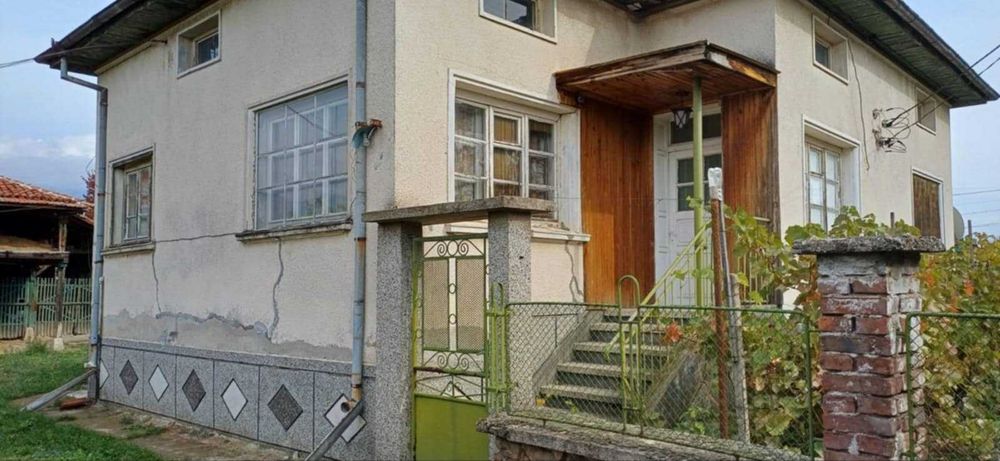 Продавам къща село Дъбене