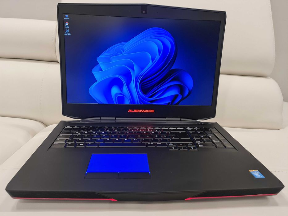 laptop gaming ALIENWARE ,intel core i7,  display de 17,3", ram 24 gb