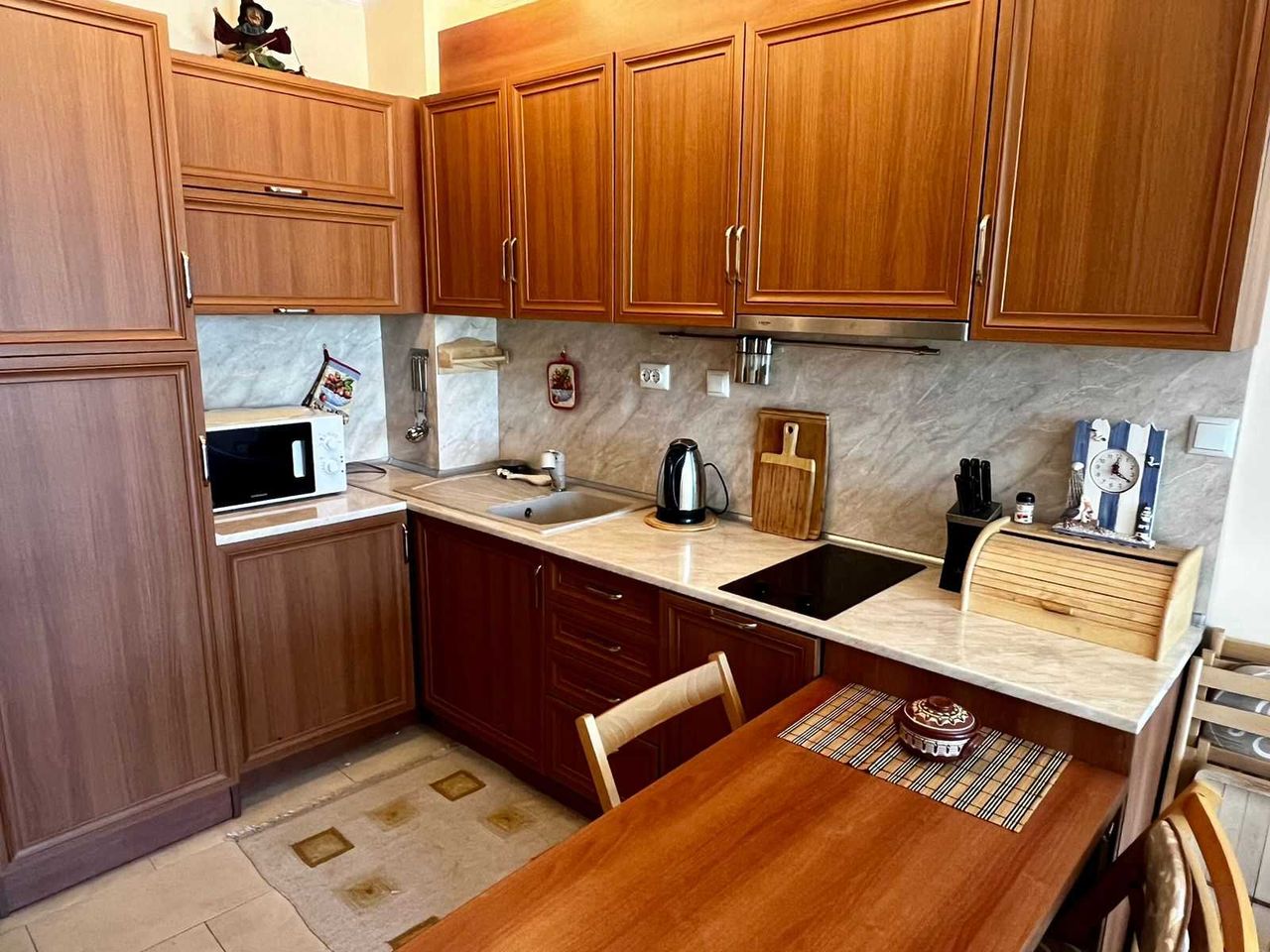 Продава се Двустаен апартамент в к.к. Слънчев бряг - 70 кв.м за 1015 €/кв.м - Снимка #2