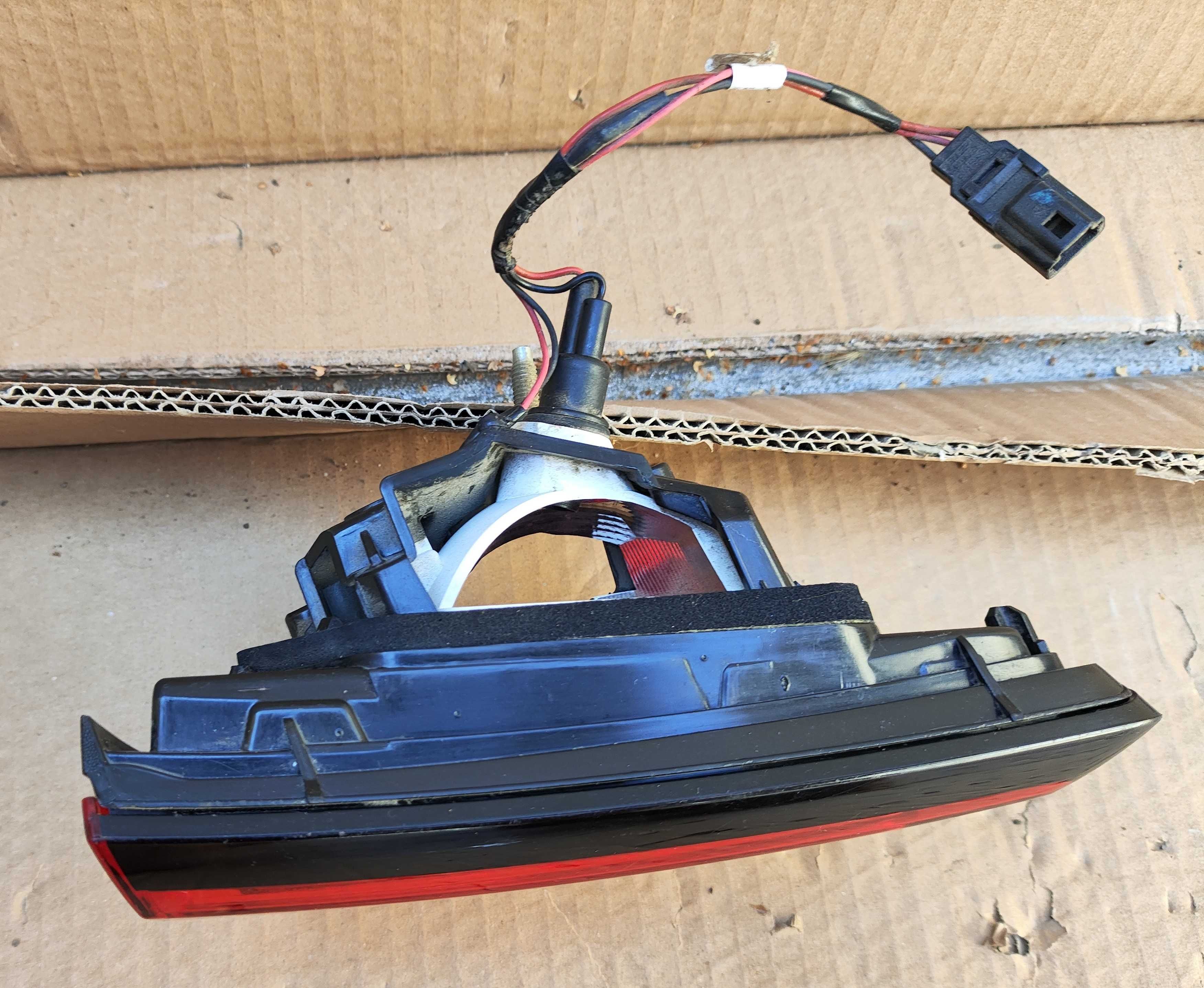 Lampa stop tripla Renault Clio 4 dreapta  pe aripa stanga pe hayon