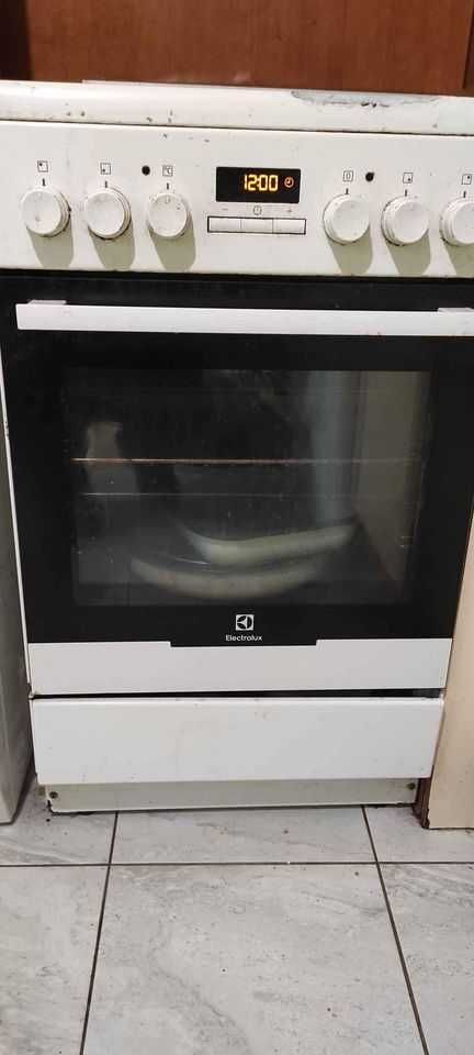 Готварска печка Electrolux EKC 54550OW (свободностояща)
