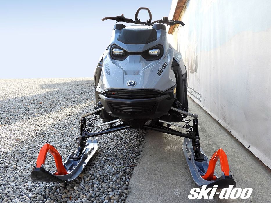 Snowmobil Ski-Doo Summit X 850 E-Tec Shot Touchscreen 154 2026