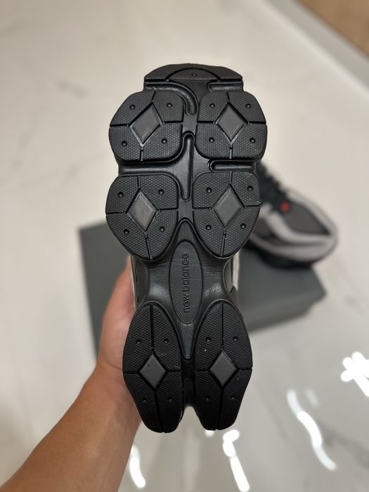 New Balance 9060 “Grey Black Red”