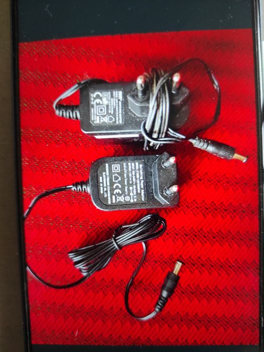 Incărcătoare 12 V cu 1,5 A și 1 A