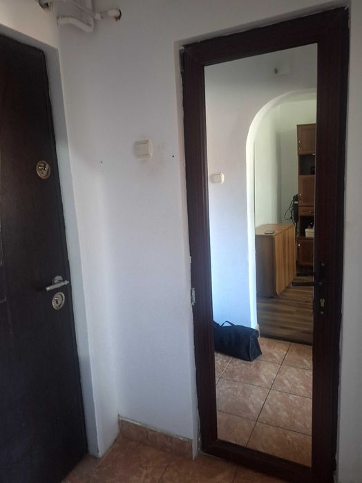 Se vinde garsoniera mobilata si utilata.
