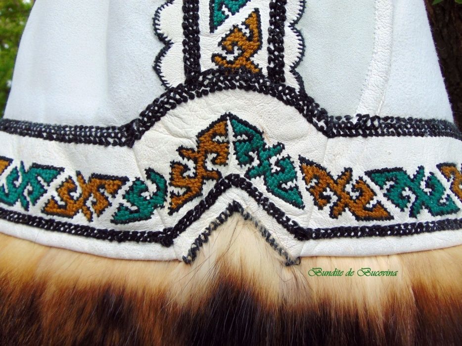 Bundita barbateasca traditionala cu blana de dihor