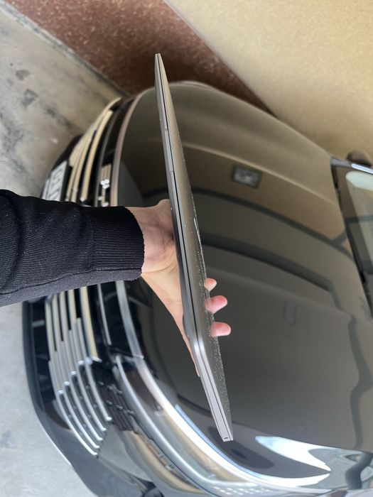 Makbook 2020 air yengide