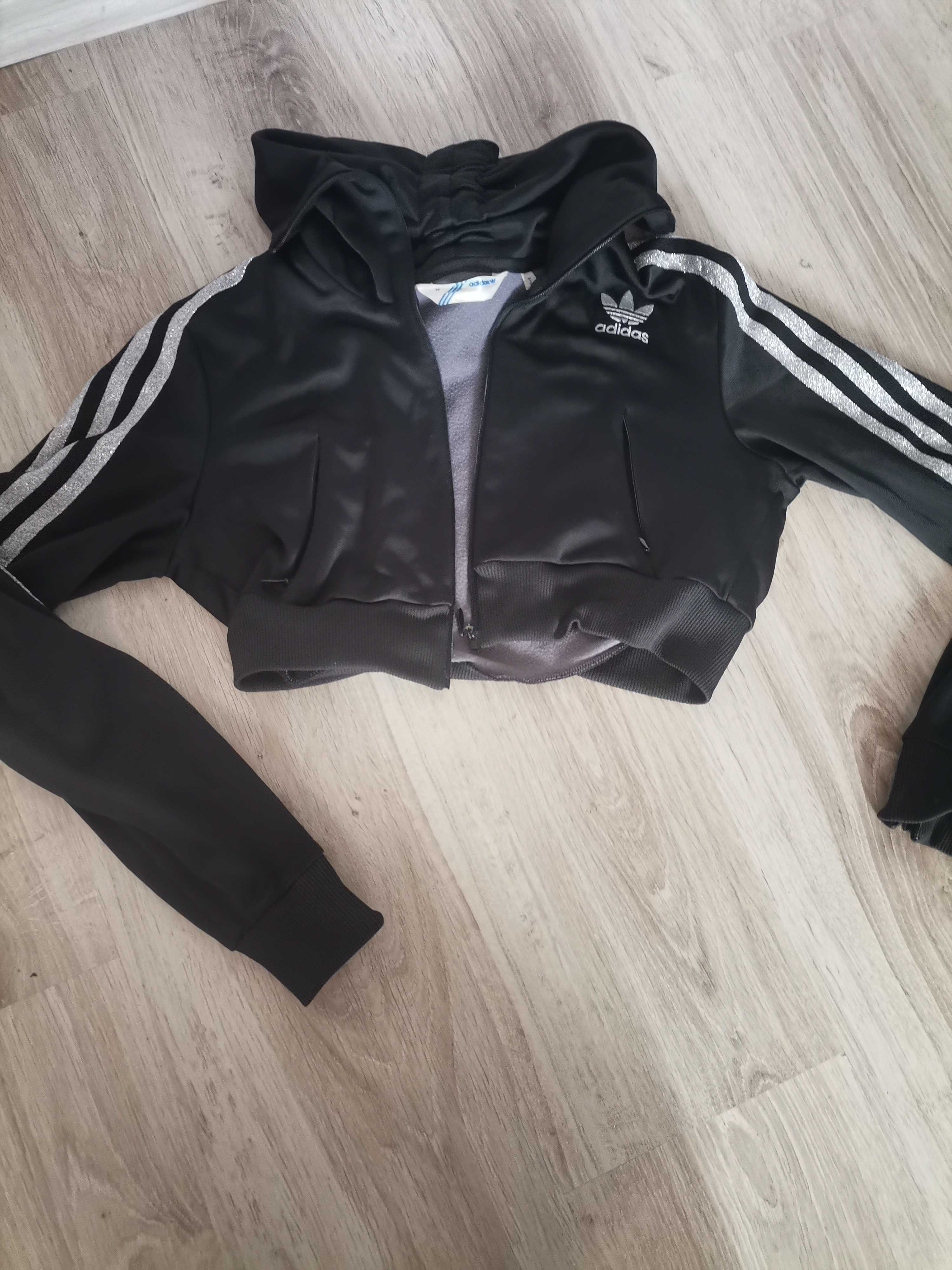 Оригинално късо горнище на Adidas