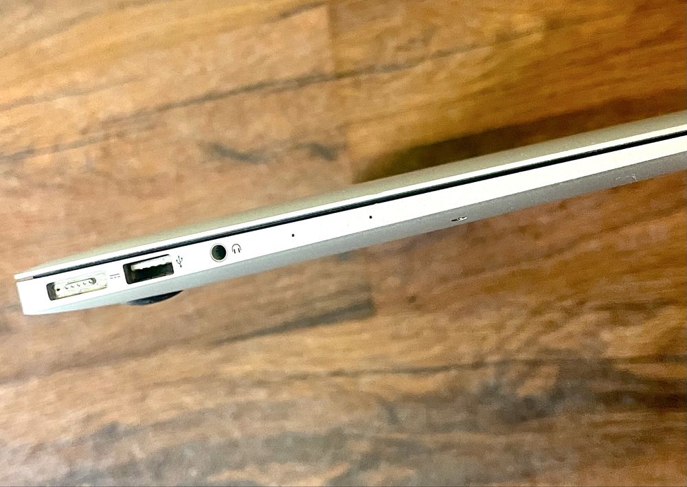 MacBook Air 13 model 1466- 2015 година