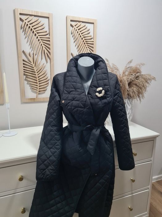 Brosa handmade alb negru