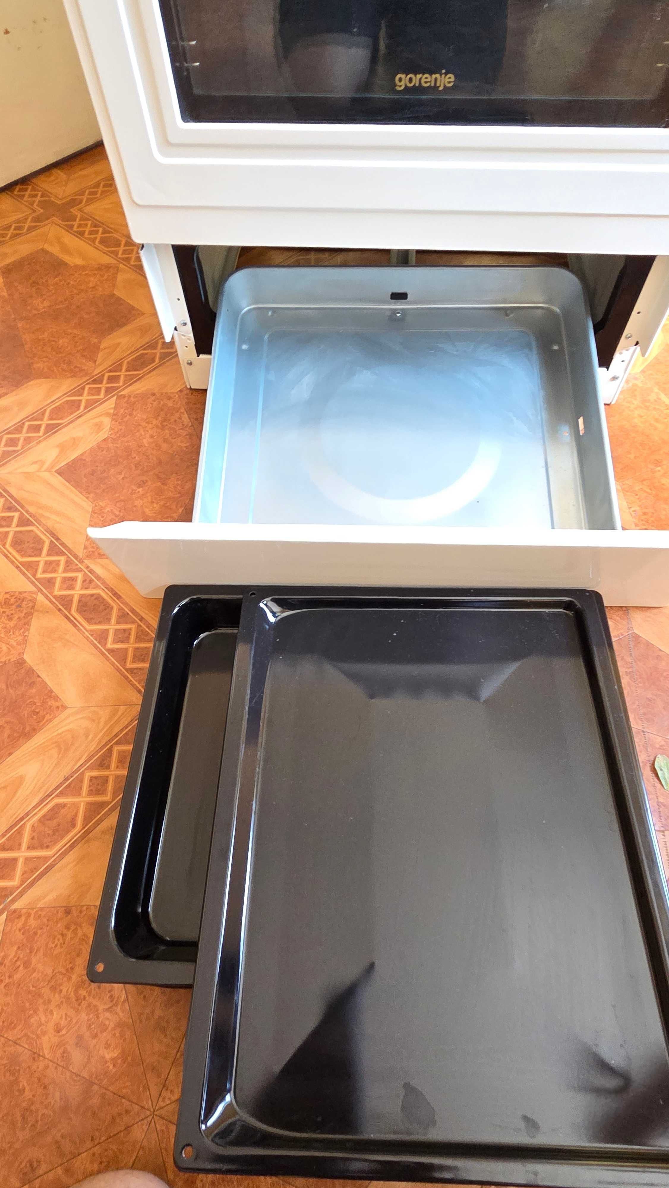 Готварска Печка Gorenje EC67CLI  със стъкло керамичен плот.