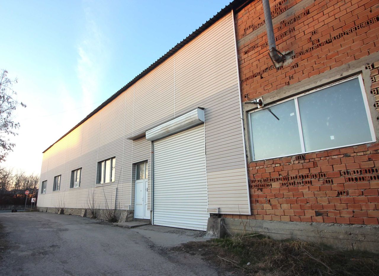 Продава се Промишлена сграда в Добрич, Дружба 1 - 1867 кв.м за 170 €/кв.м - Снимка #2