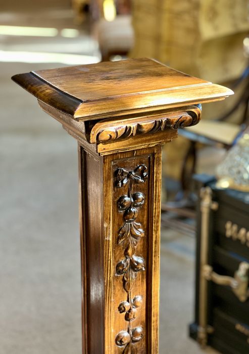 Postament vechi sculptat *** vintage / antic / vechi / retro ***