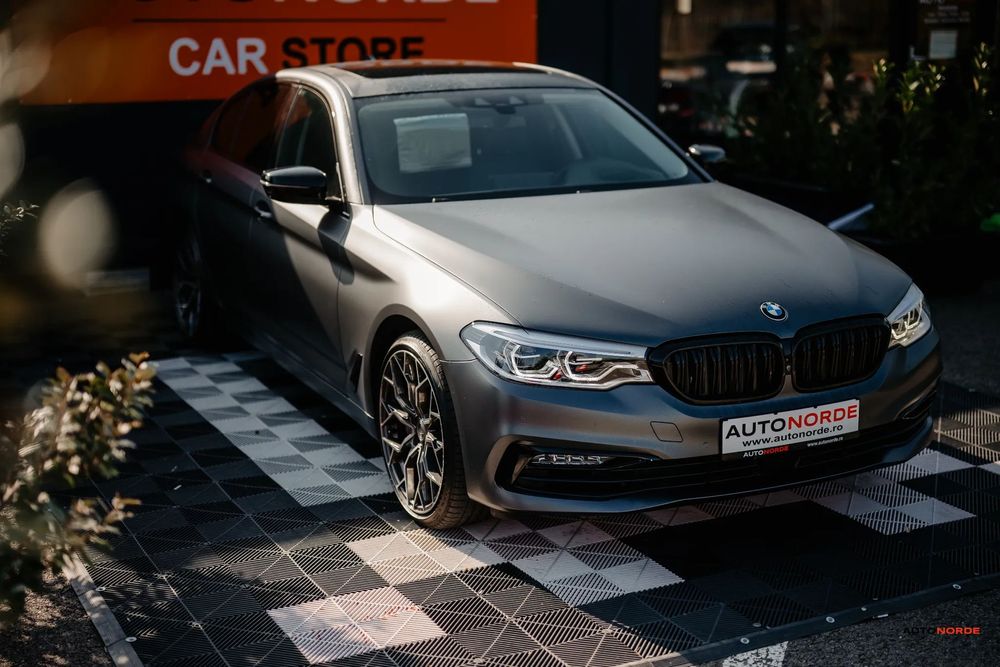 BMW Seria 5 BMW 540i xDrive, Luxury Line, Colant gri mat, scaune confort