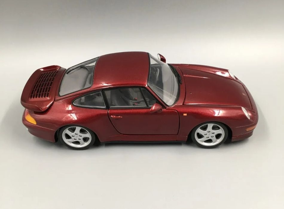 Macheta scara 1 18 Porsche 911 993 turbo coupe UT models