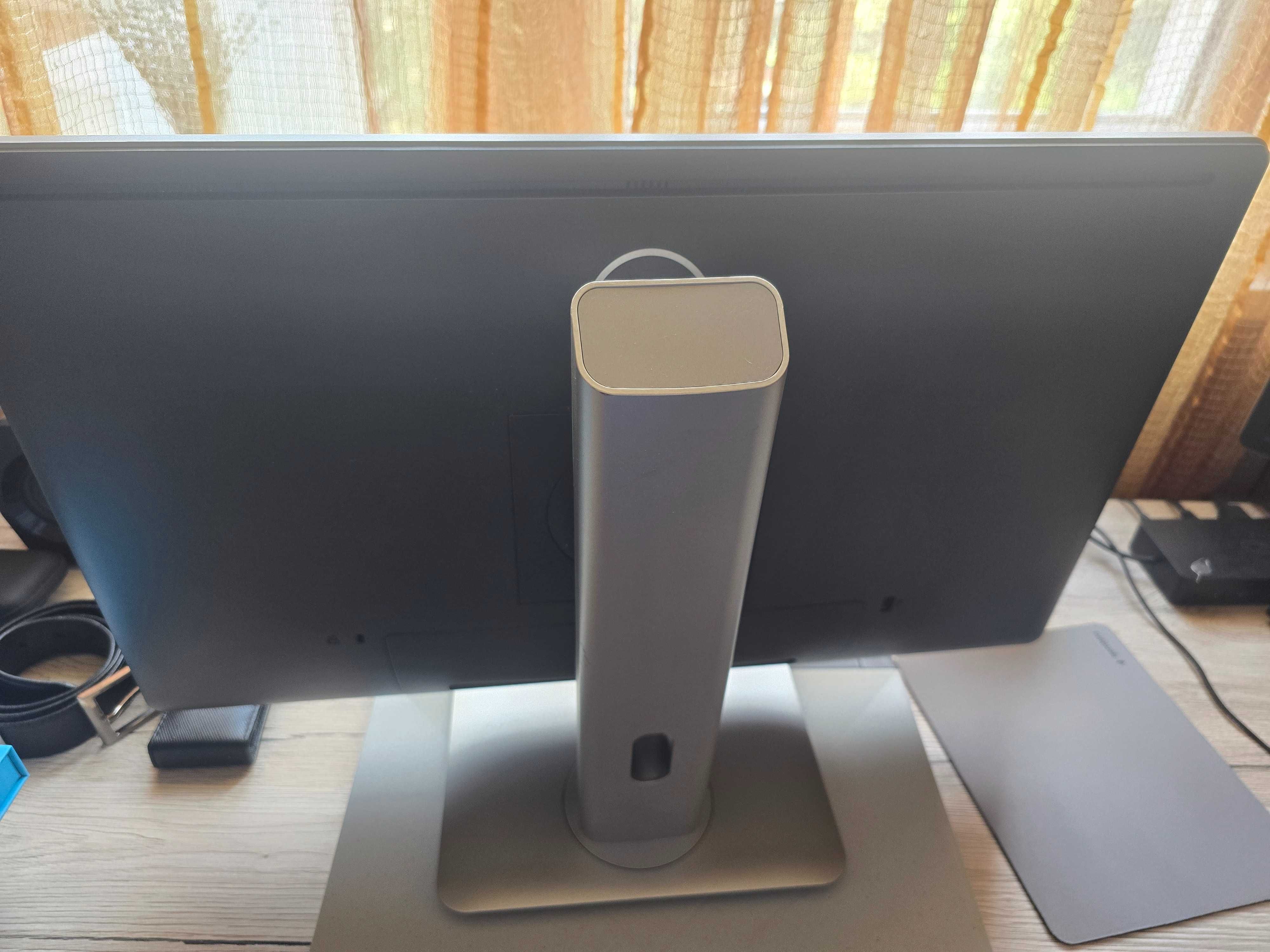 Продавам монитор Dell 24'