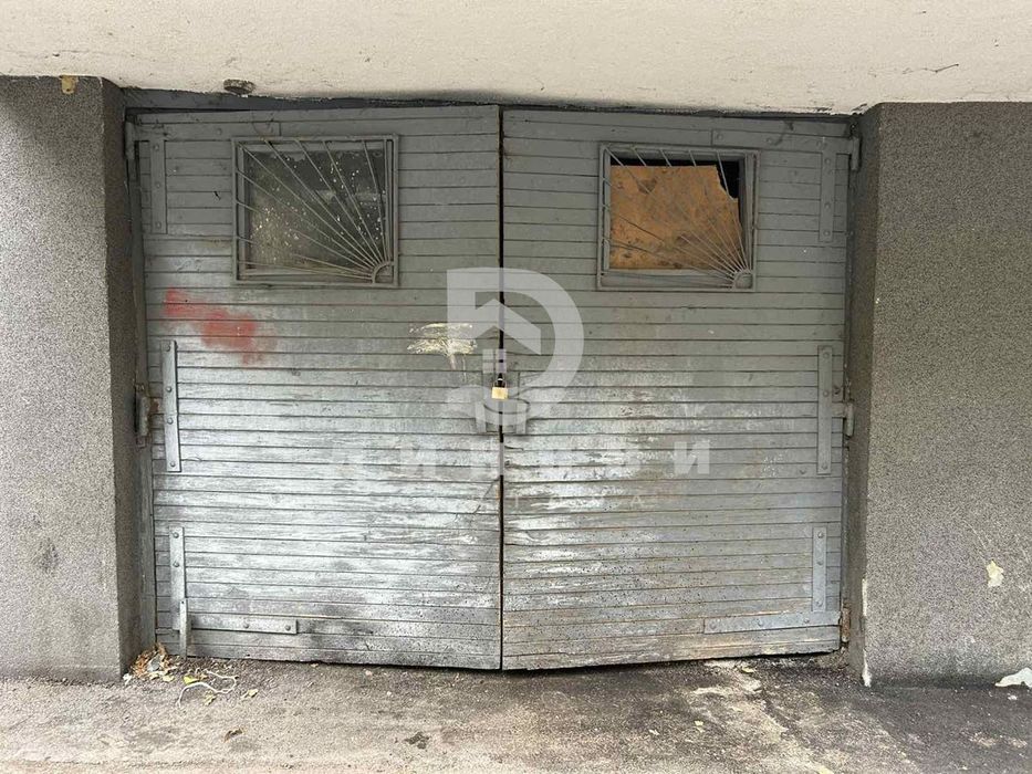 Надземен гараж три чучура юг