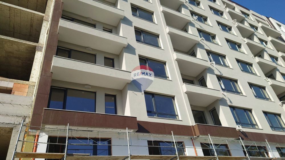 Продава се Офис в Варна, Център - 211 кв.м за 1801 €/кв.м - Снимка #2