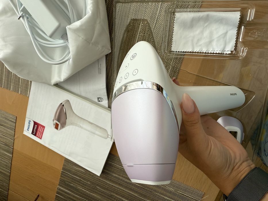 Фотоепилатор Philips BRI977/00 Lumea