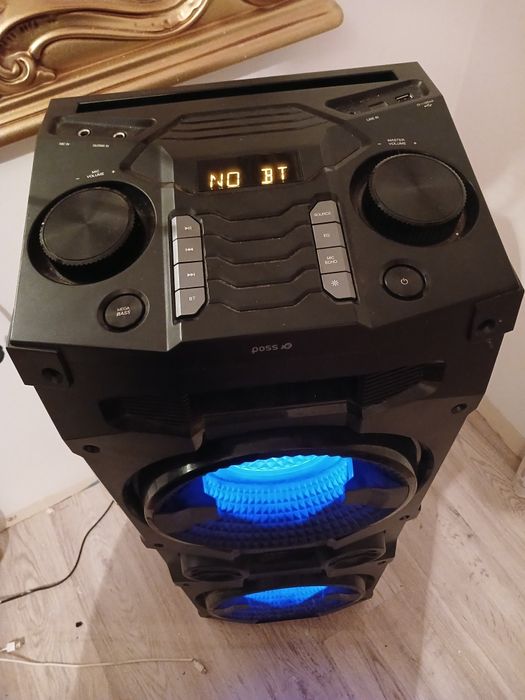 Vând boxă mare, tip party, în stare foarte bună, cu lumini LED albastr