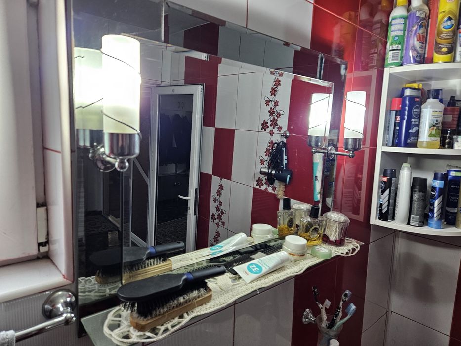 Oglinda baie cu etajiera