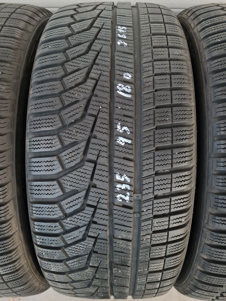 Зимни гуми 4 броя HANKOOK IceptEvo2 235 45 R18 дот 3615