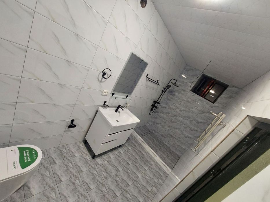 Срочна 11 хонали уй сотилади янги курилган тулик битказилган