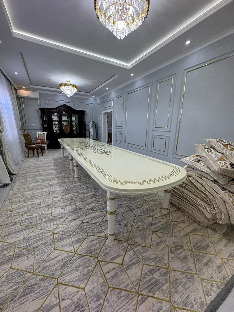 стол для гостиной