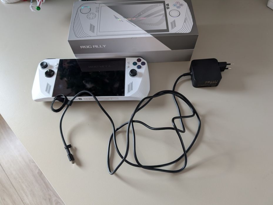 Vand consola Rog Ally Ryzen  Z1 Extreme