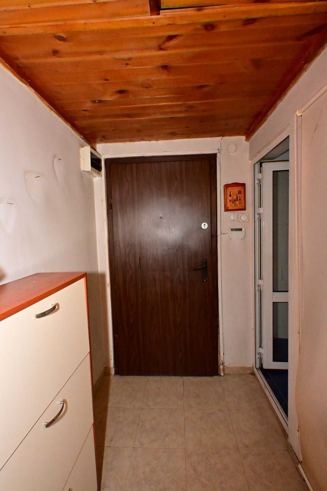 Продава двустаен обзаведен апартамент в гр. Перник, кв. Твърди ливади