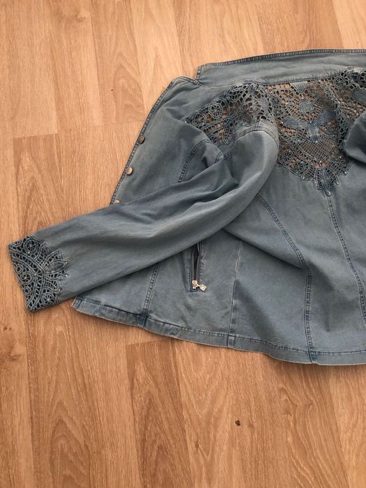 Geaca blugi mărime 42-44, cu model dantela din blugi