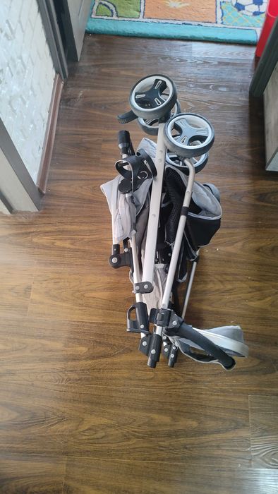 Детская складная коляска